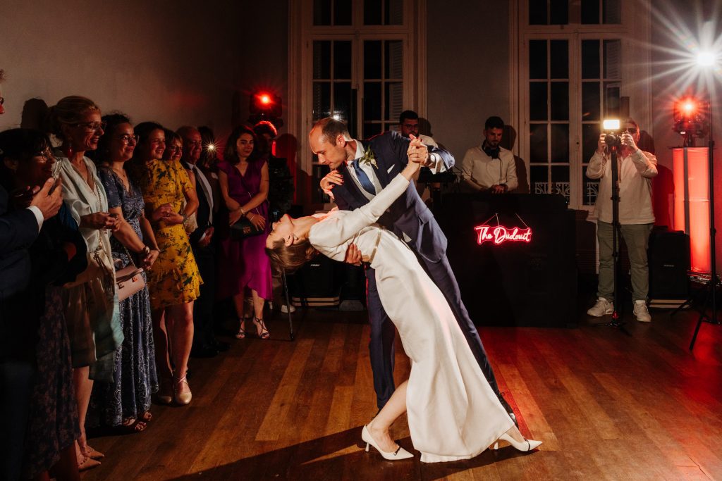 Mariés sur la piste de danse