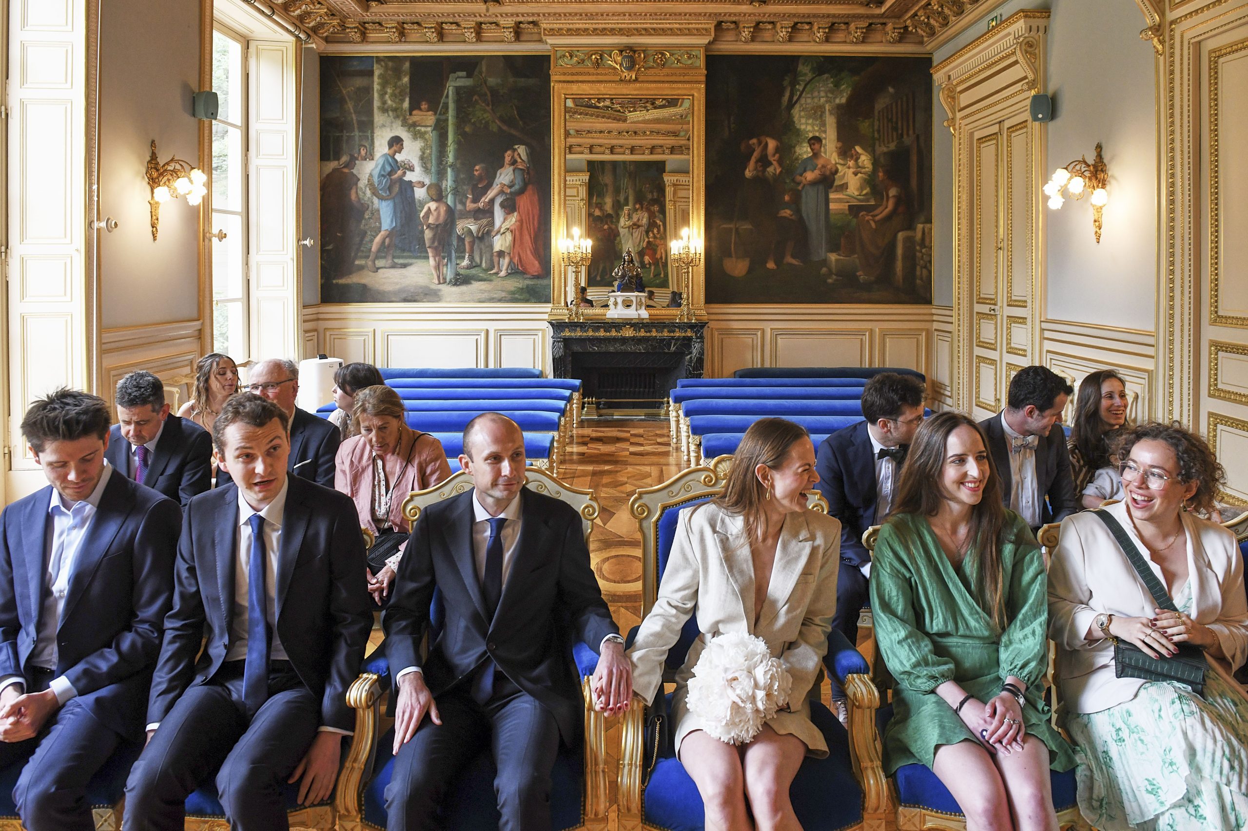 Ceremonie de mariage dans mairie parisienne