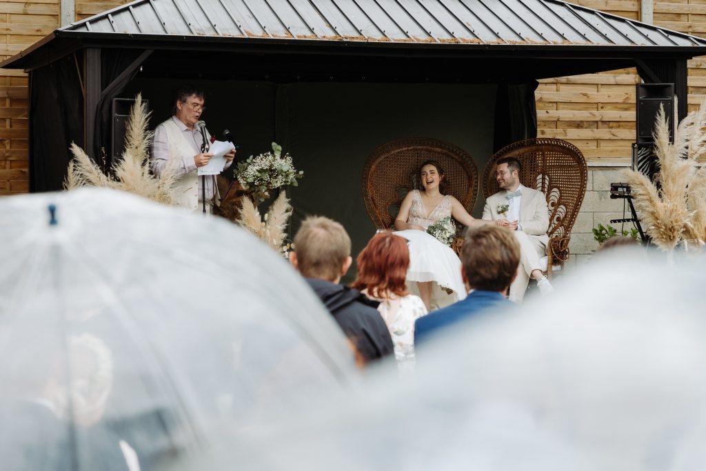 Reportage photo de mariage authentique en Ile de France. Photographie de mariage par Mariecarlota Photographie à Paris et Normandie.