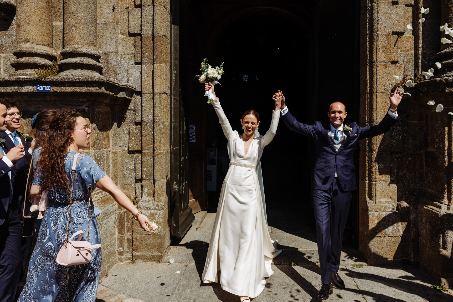 Sortie des mariés à l'église